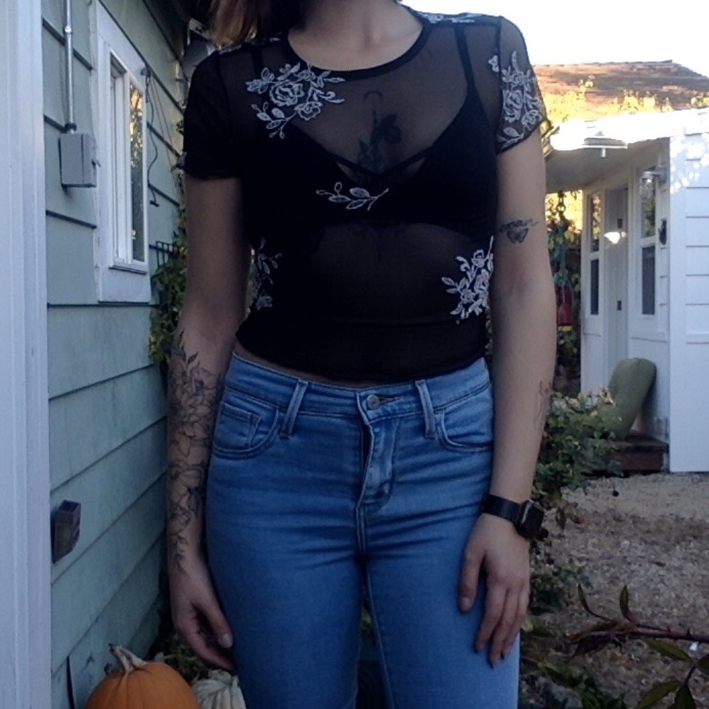 Black Sheer Flowered Shirt 🖤🌹